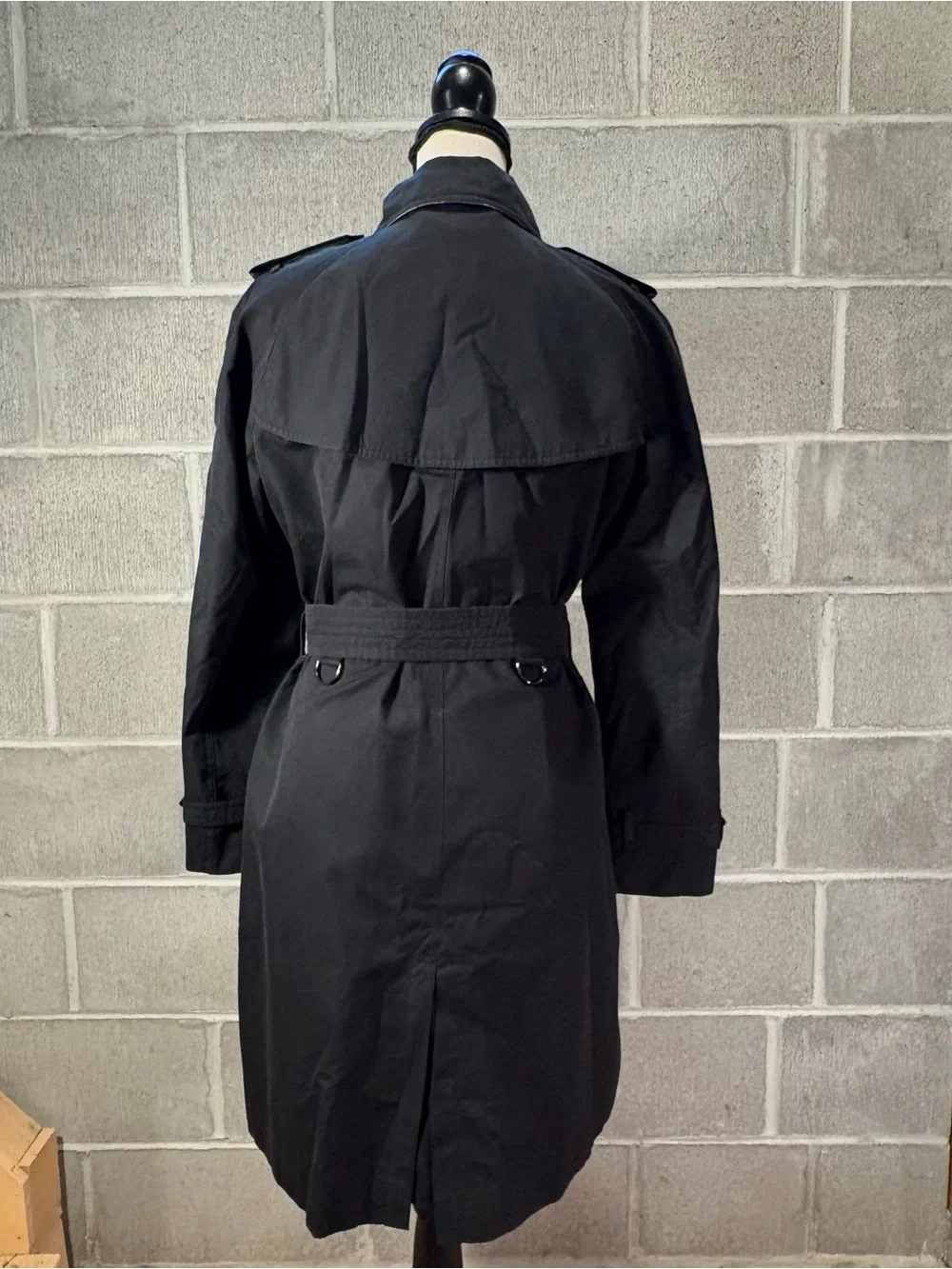 Burberry Westminster trench coat. - Picture 7 of 16